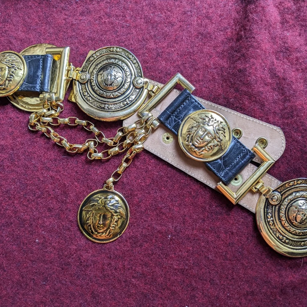 Versace Stunning Vintage Medusa Medallions And Chain Belt - Picture 7 of 13